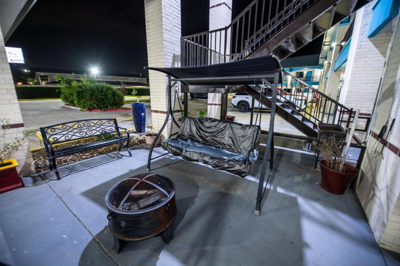Hotel Bliss Kemah Exterior photo